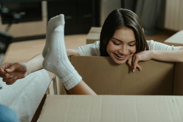 Déménagez votre atelier de sculpture sur bois : stratégies incontournables et précautions essentielles pour un changement réussi!